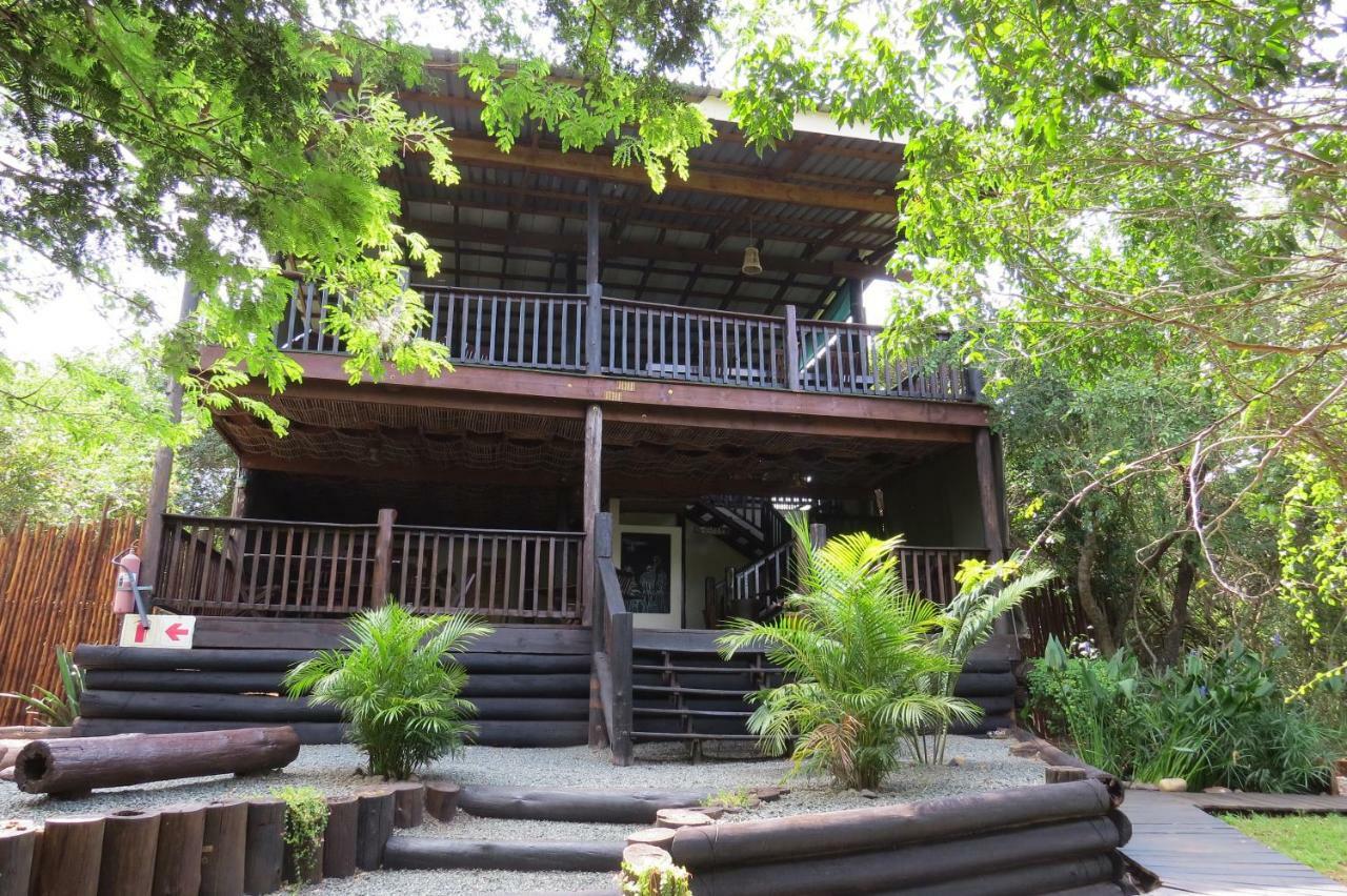 Umkhumbi Lodge Hluhluwe Exterior foto